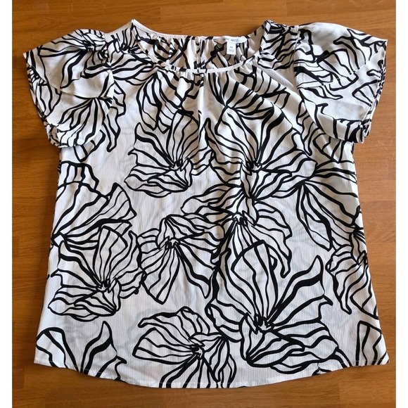 Nine West Tops - Nine West Womens M Black White Abstract Floral Flutter Sleeve Crepe Blouse Top